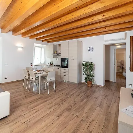 Holiday home Casa Rossa - Regarda Travel Bardolino