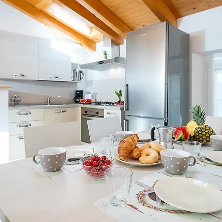 Holiday home Casa Rossa - Regarda Travel Bardolino