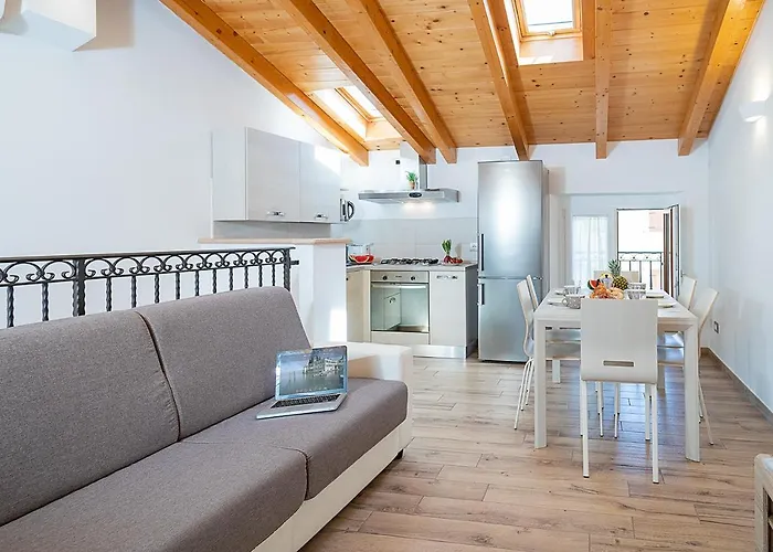 Casa Rossa - Regarda Travel Vakantiehuis