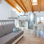 Casa Rossa - Regarda Travel Nyaraló