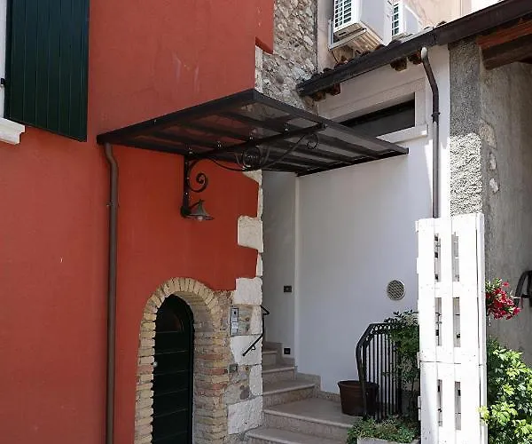 Casa Rossa - Regarda Travel