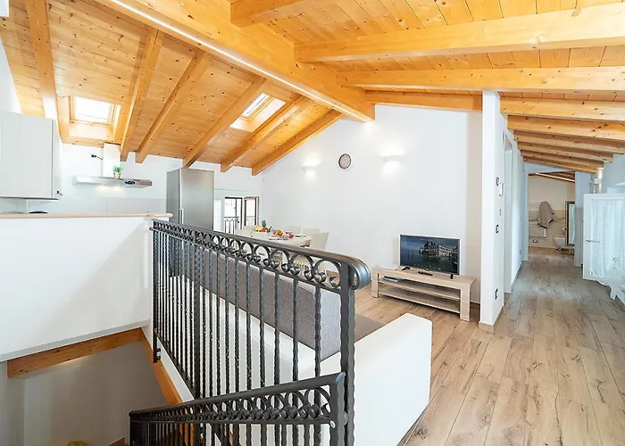 別荘 Casa Rossa - Regarda Travel