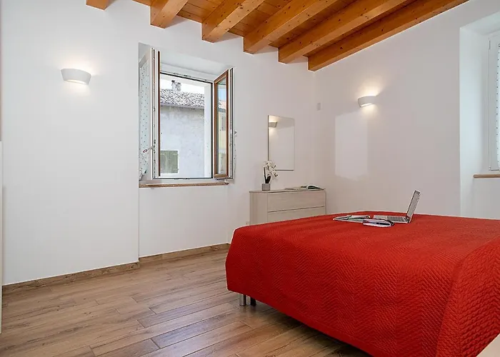 Casa Rossa - Regarda Travel